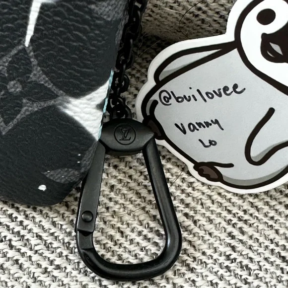 ❌SOLD❌💙❤️Louis Vuitton Monogram Eclipse LV Graffiti Key Pouch Multicolor🖤❤️ - Picture 8 of 9